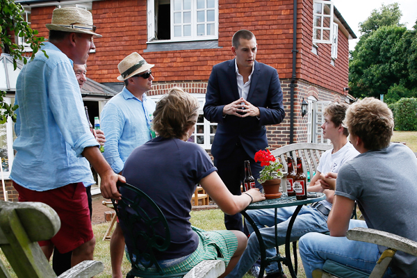 birthday-party-magician-surrey-matt-parro-2